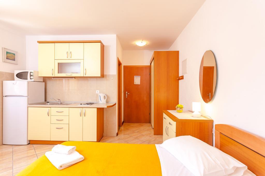 Guest House Davor Tomas Brela Exteriér fotografie