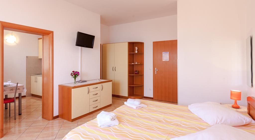 Guest House Davor Tomas Brela Exteriér fotografie