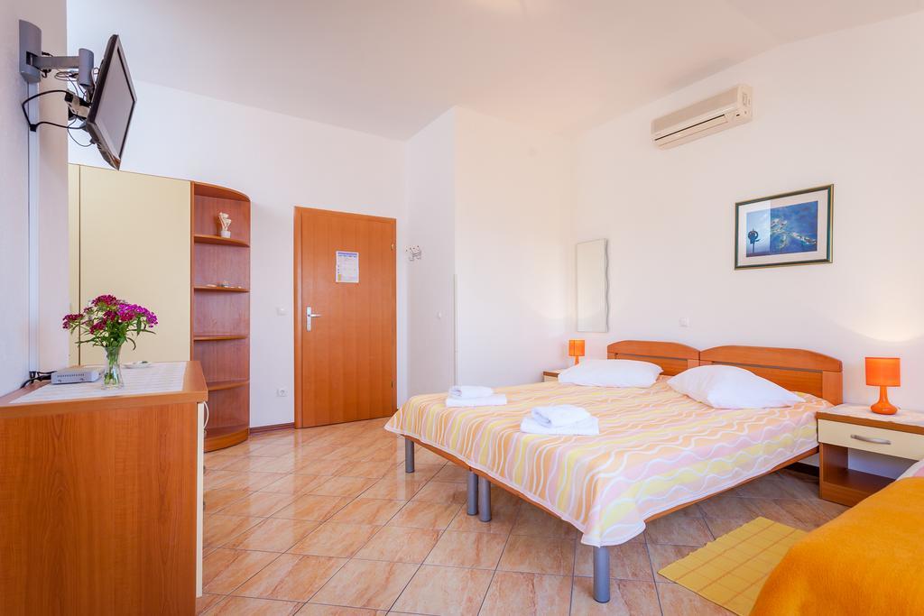 Guest House Davor Tomas Brela Exteriér fotografie