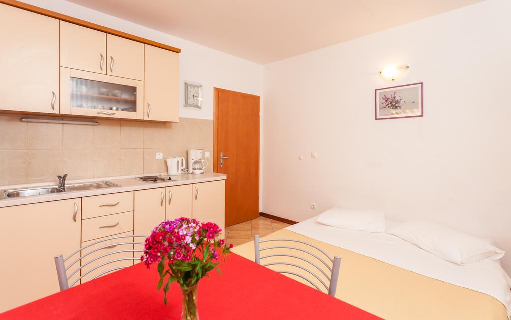Guest House Davor Tomas Brela Exteriér fotografie