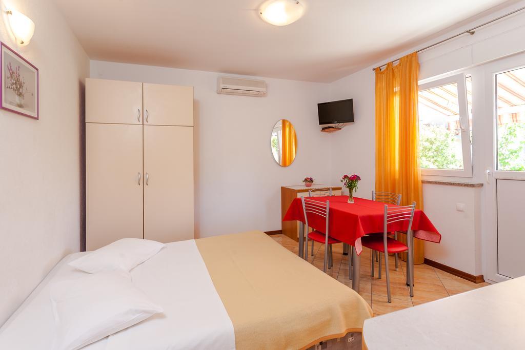 Guest House Davor Tomas Brela Exteriér fotografie