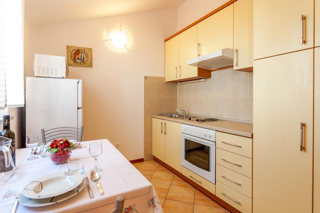 Guest House Davor Tomas Brela Exteriér fotografie