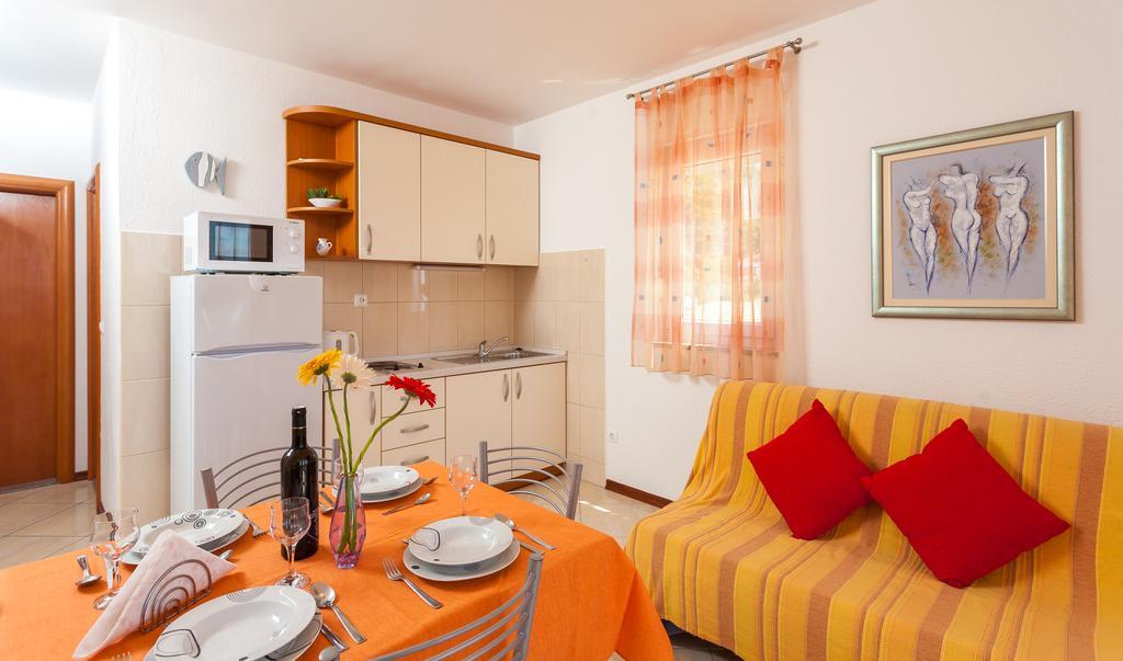 Guest House Davor Tomas Brela Exteriér fotografie